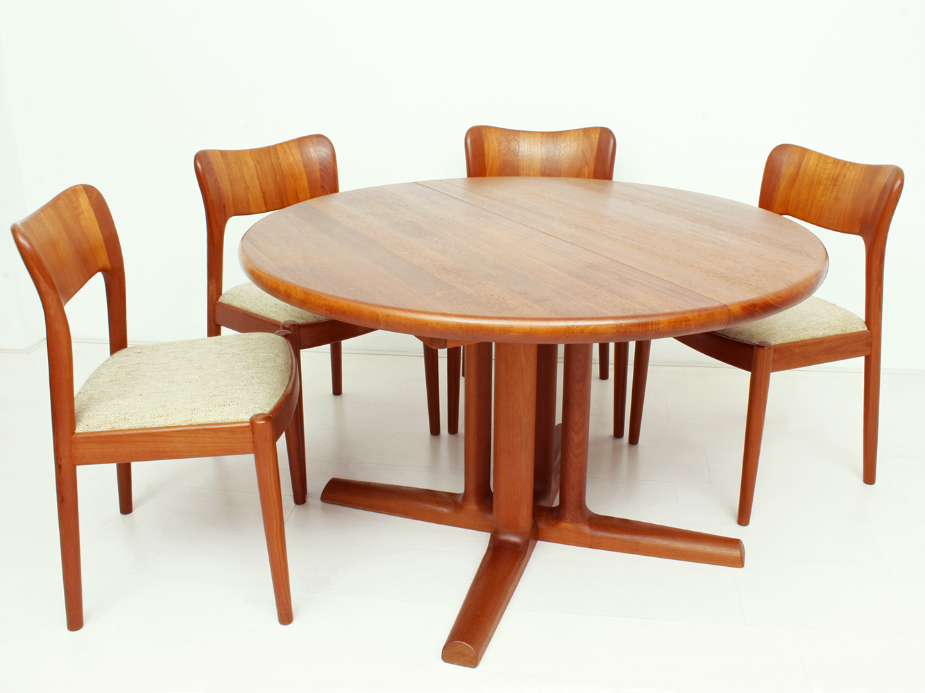 Set Of 6 Teak Dining Chairs • Model Ole Good Old Vintage • Design