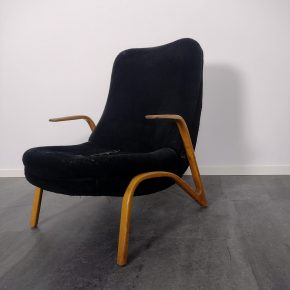 #225 Black Fabric Lounge Chair