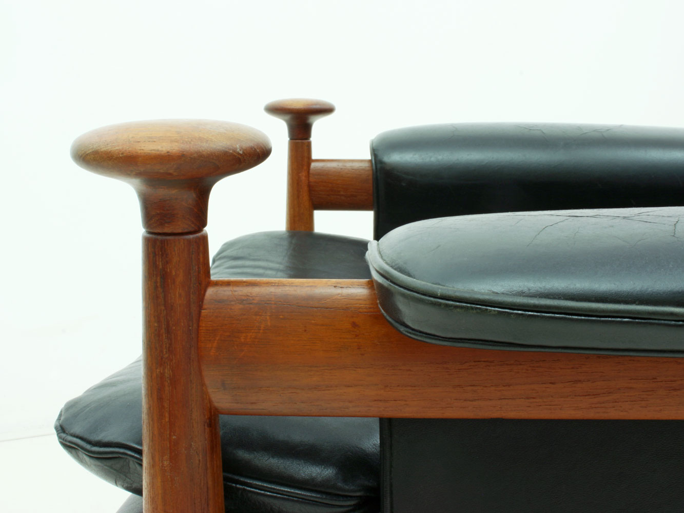 VINTAGE CHAIRS MODEL 42 IN TEAK AND BLACK LEATHER PIVOTING BACK AND A visual data 4