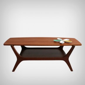 Coffee table with a reversible table top‏