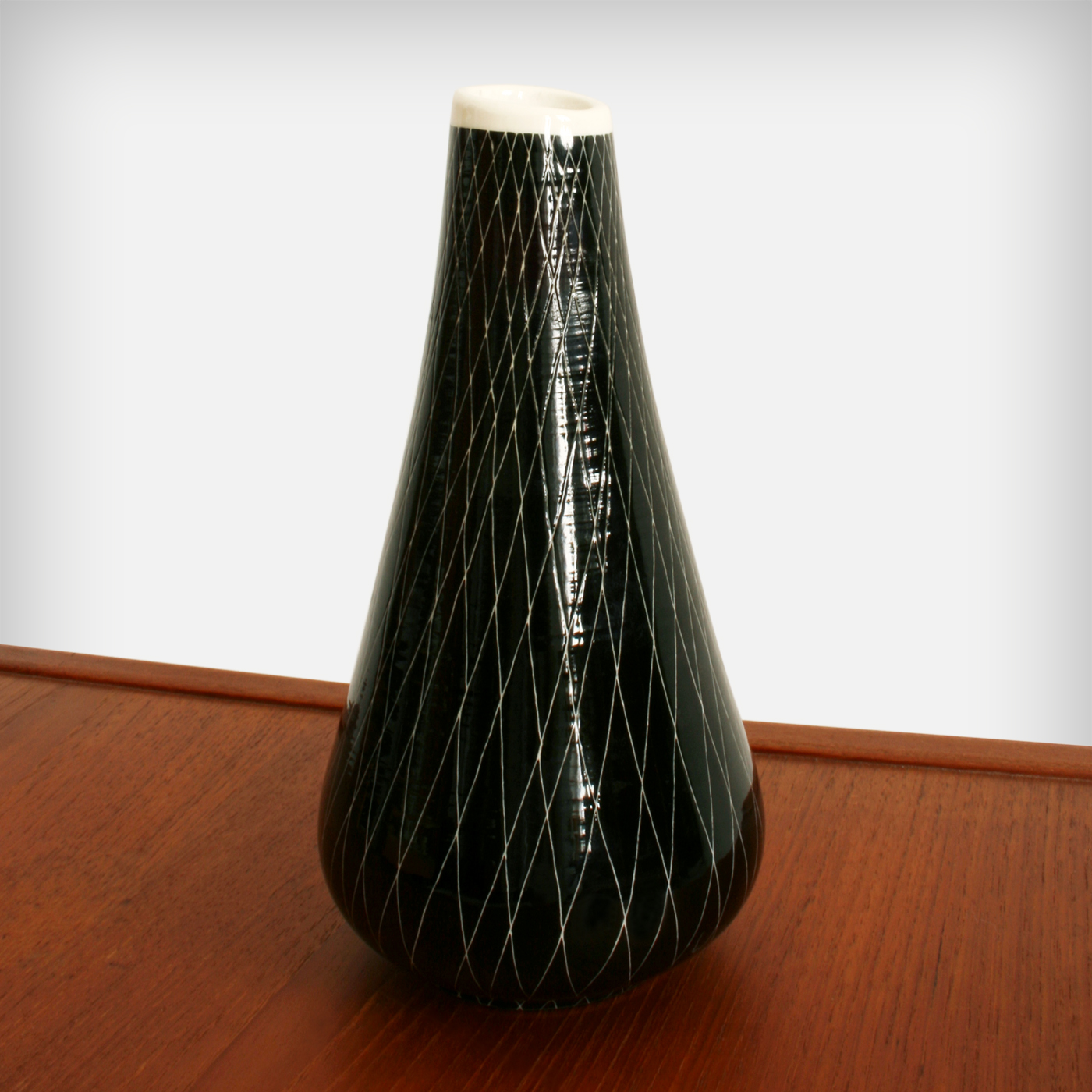 Small Black & White Vase Good Old Vintage • Design Furniture from the